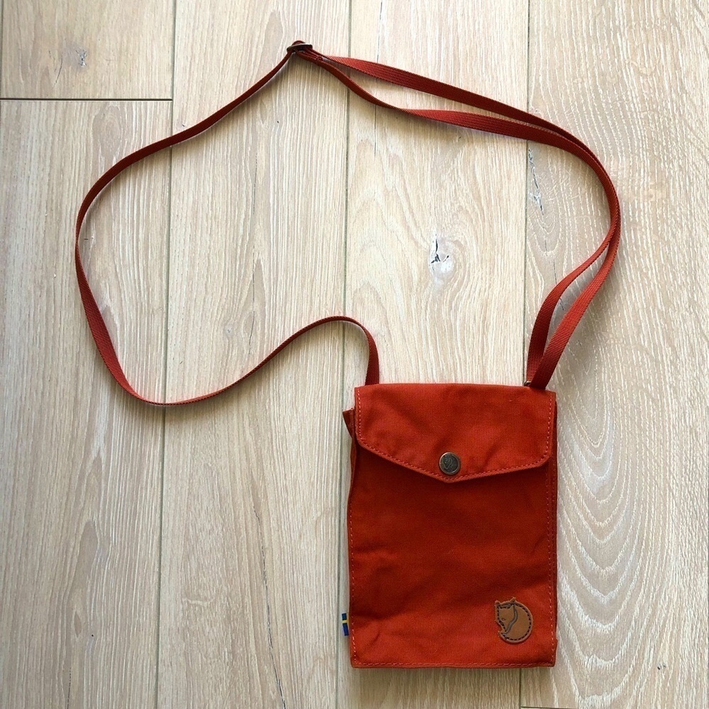Fjallraven G-1000 HeavyDuty Eco Pocket Sized Shoulder Bag in Autumn Leaf